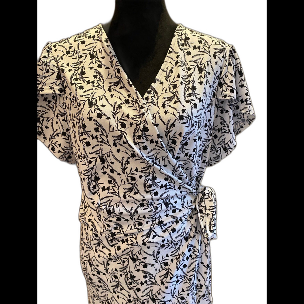 A.U.W. Blouse Plus size 3X  Top Wrap  with Cap Sleeve White w/ Black Pattern‎